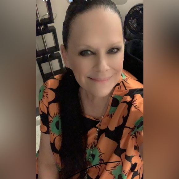 ♥️♥️♥️♥️WELCOME TO MY CLOSET! SO GLAD YOU ARE HERE! TAKE A LOOK AROUND! - Picture 5 of 6